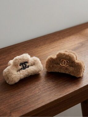 Super Chic Fuzzy Claw Clips – Brand New